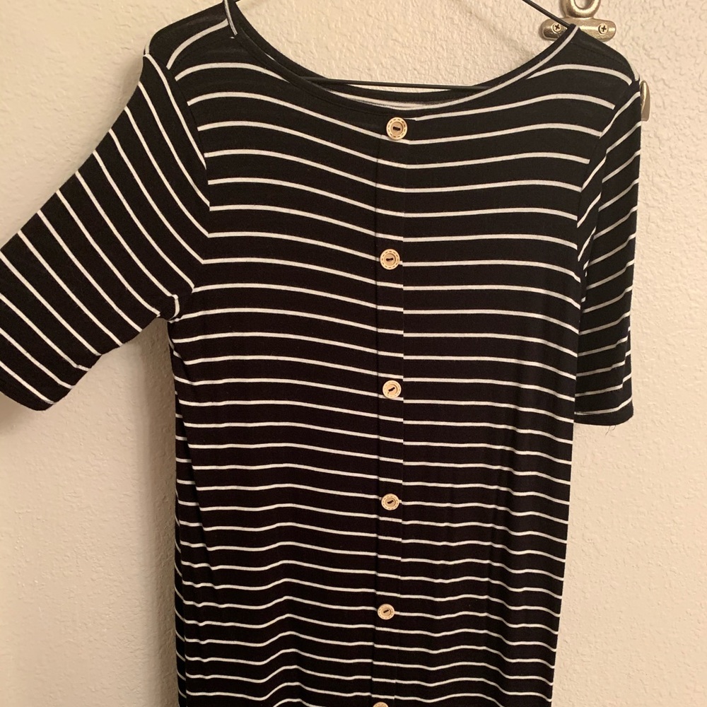 Very stretchy comfy maternity dress!